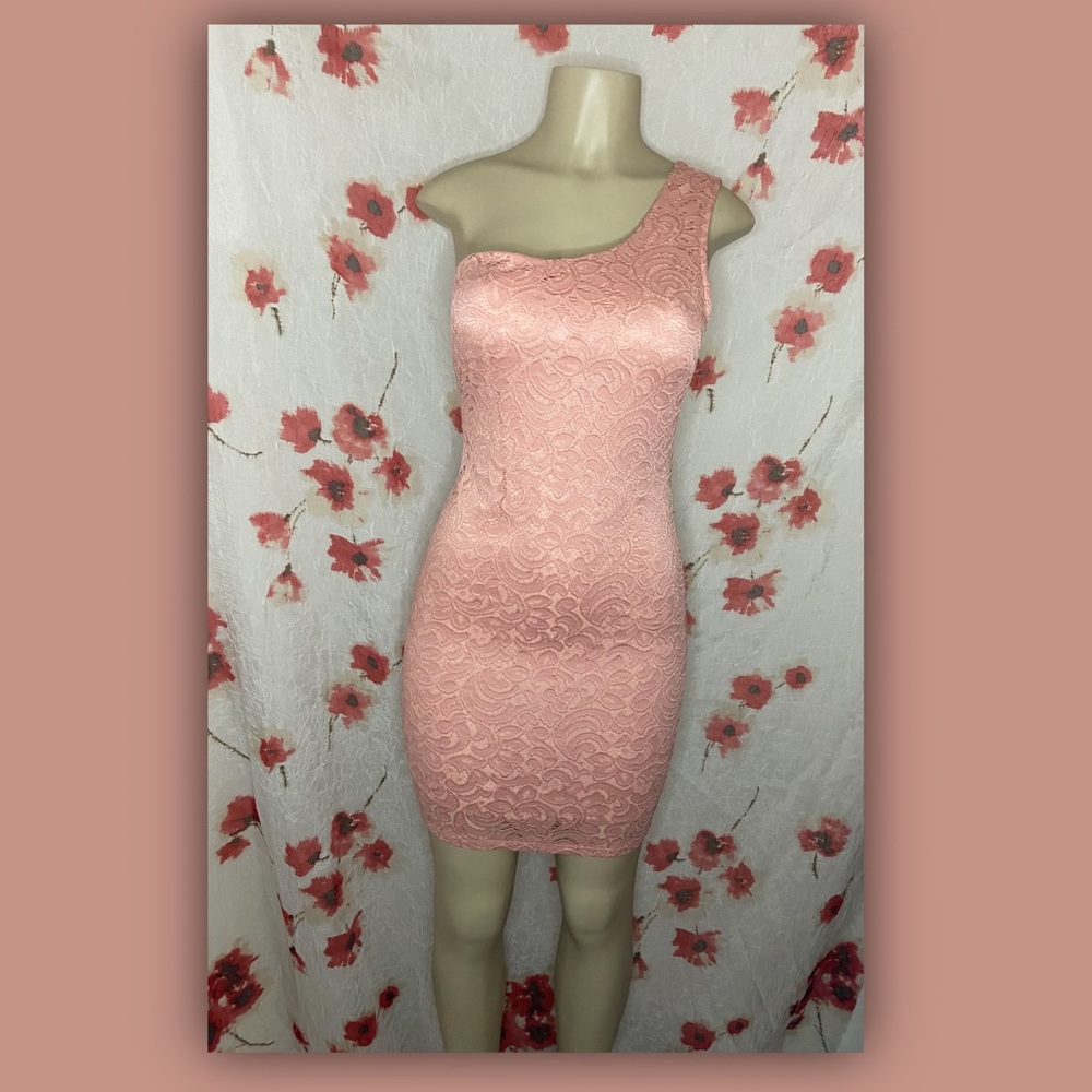 🌸ONE SHOULDER PINK DRESS, SIZE SMALL 🌸
